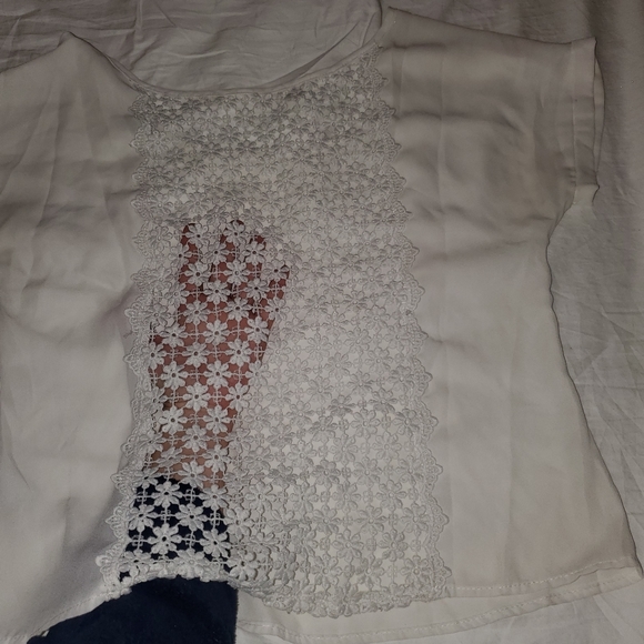 White top - Picture 2 of 4